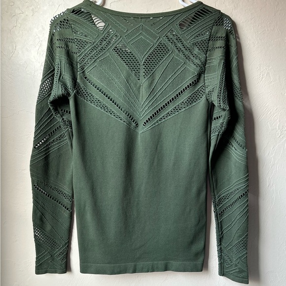Fabletics Isabella Seamless Long-Sleeve Top | S - Picture 4 of 7